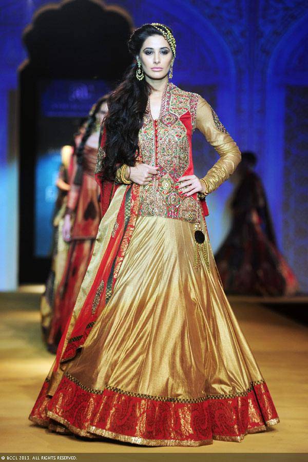 Nargis-Fakhri-walks-the-ramp-to-showcase-a-creation-by-designers-Ashima-and-Leena-on-Day-4-of-the-India-Bridal-Fashion-Week-IBFW-2013-at-The-Grand-Vasant-Kunj-in-New-Delhi
