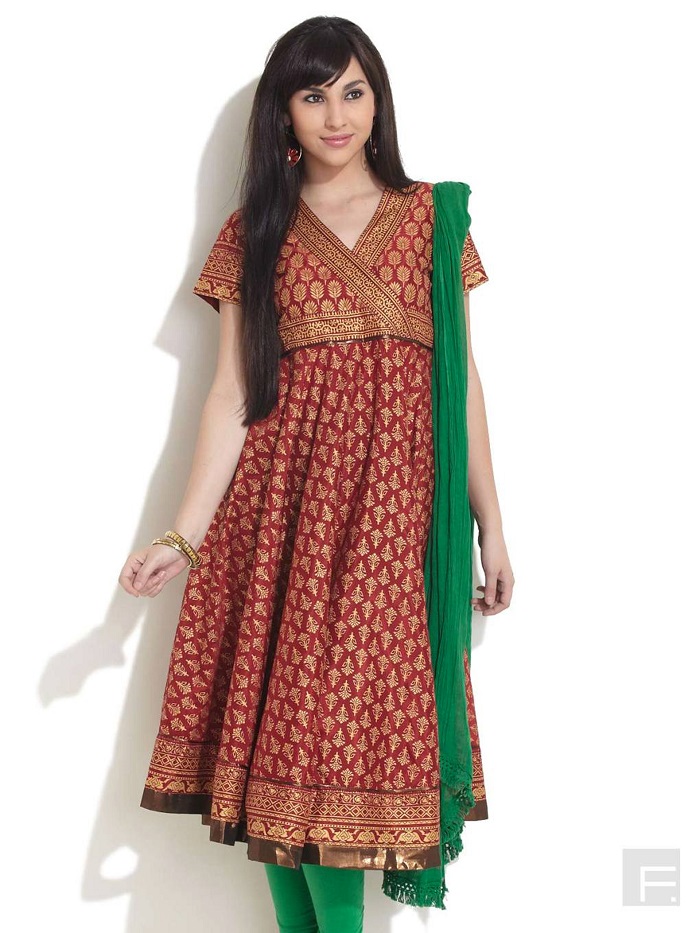 Anarkalis with V-necks and lesser flares are perfect for petite women..