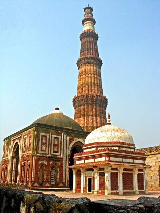Alai_Gate_and_Qutub_Minar