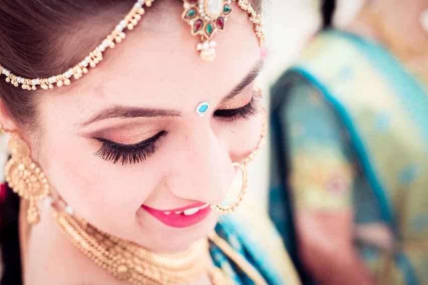 Maharashtrian bride Marathi wedding photography by Crimson wedding photography Pune