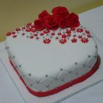 Single Tier white wedding cake with red roses