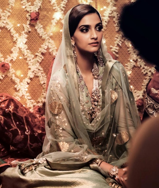 Sonam-Kapoor-Bridal-Dresses-In-Dolly-Ki-Doli-Movie-Muslim-style-dress-for-Sonam-in-this-look.-She-is-prob