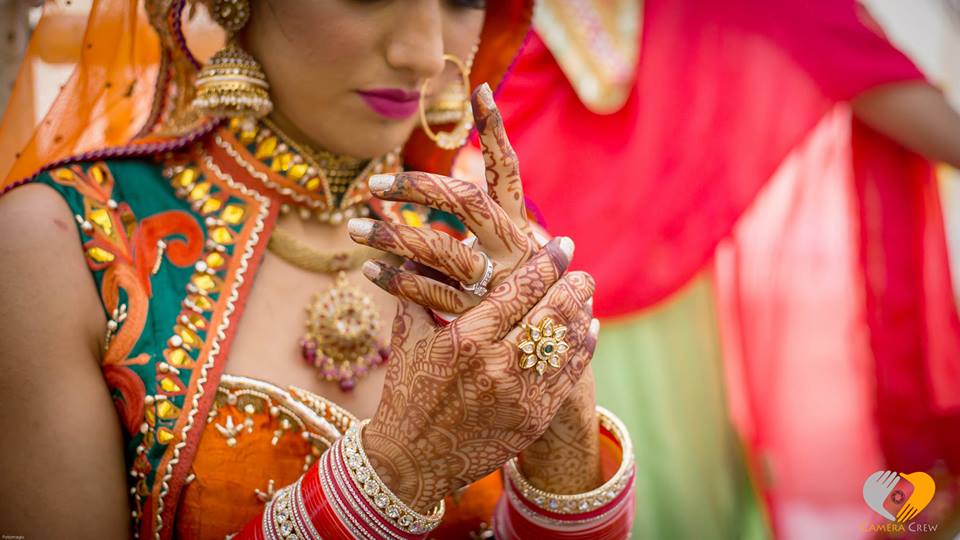 tips to prevent overspending on the wedding day- image by Camera Crew Mumbai Wedding photography