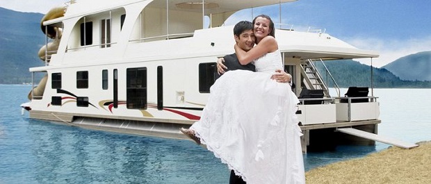 Houseboat wedding-top wedding destinations for monsoon weddings in India