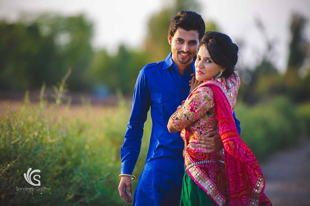 rustic village themed pre wedding photoshoot in Rajasthan
