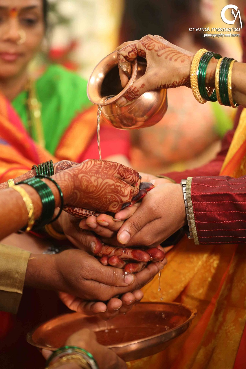 rituals during a sweet Marathi ceremony-classic Marathi real wedding