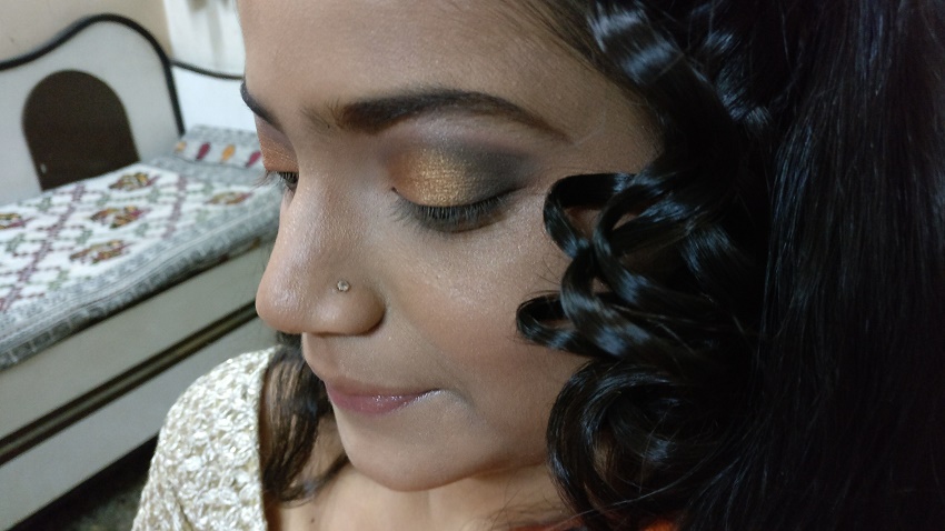 Step by step Marathi bridal look by Deepika Dhambeer