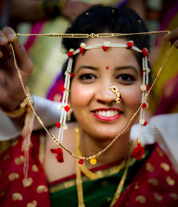 mangalsutra Simple Puneri wedding by Kaustubh's Photography
