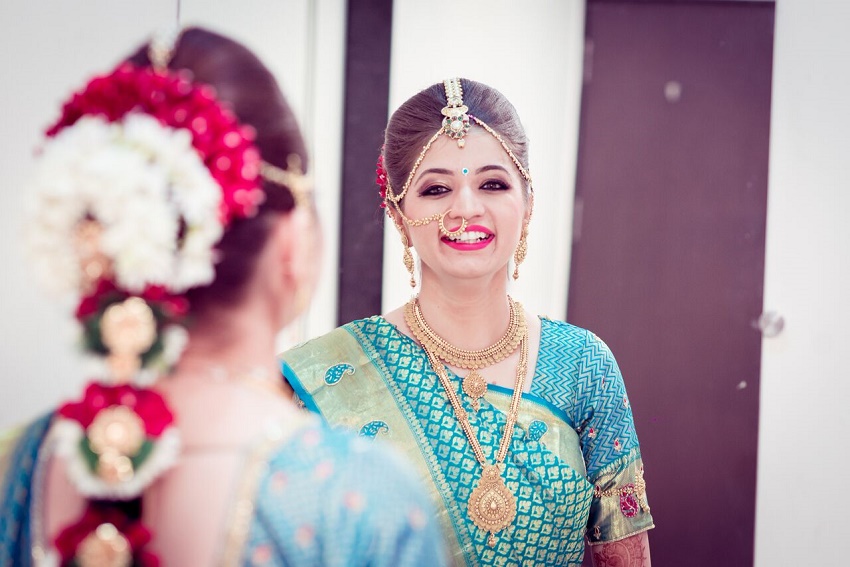 beautiful Marathi bride Marathi wedding photography by Crimson wedding photography Pune