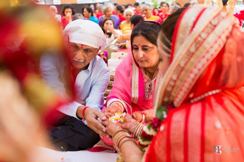vows in Indian wedding Nivedita Ghosh Photography real wedding at Club Millennium Juhu