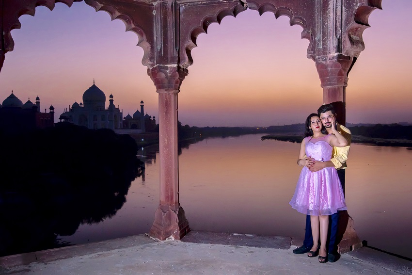 creative pre wedding shoot by Taj Framers Agra