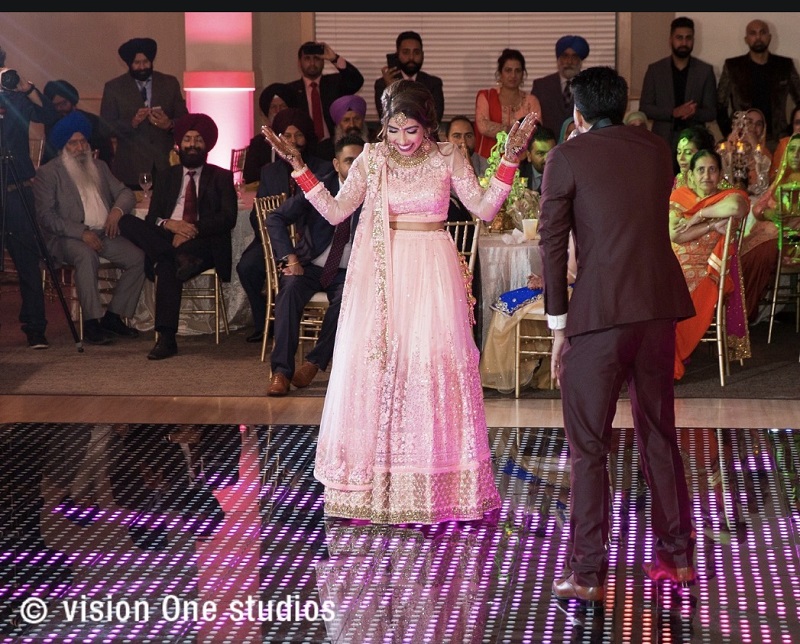 beautiful Sikh wedding by Vision One Studios pink lehenga