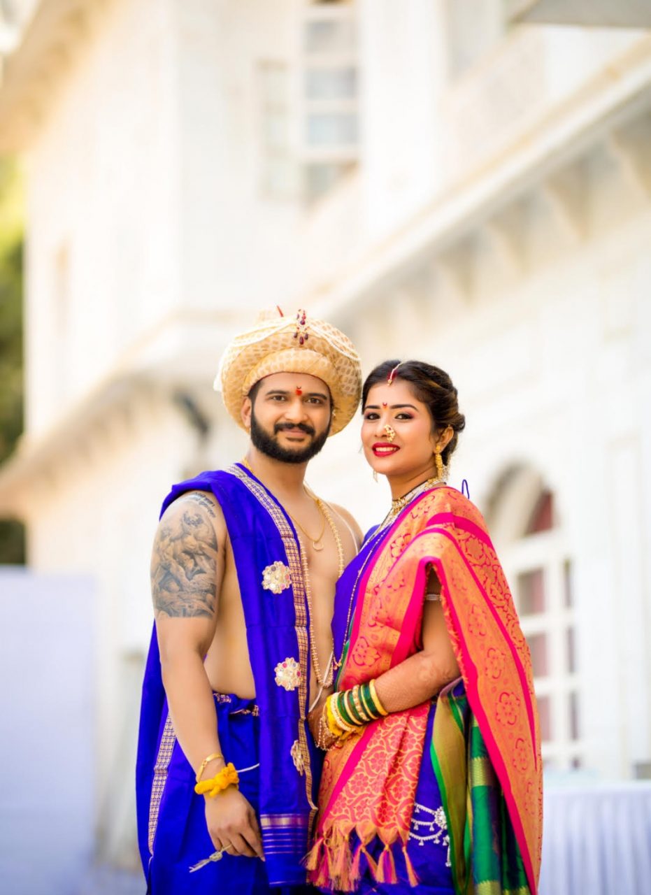 bride and groom in colour coordinated maharashtrian wedding wear